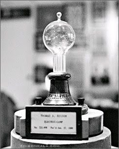 لامپ اختراع شده توسط ادیسون